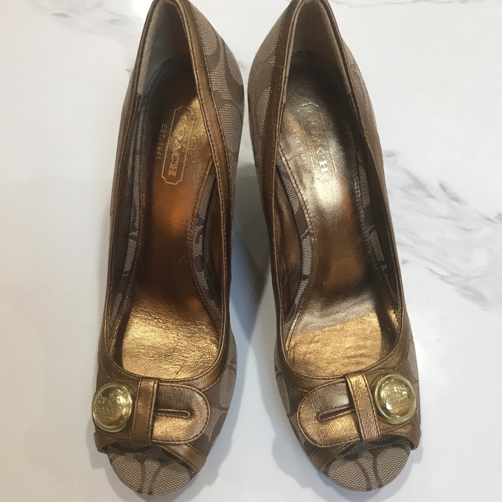 Coach Signature Logo Wedge Peep Toe Shoes Size 6